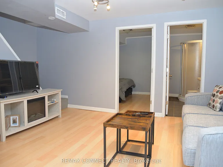 338 Homestead Ct — Photo 4