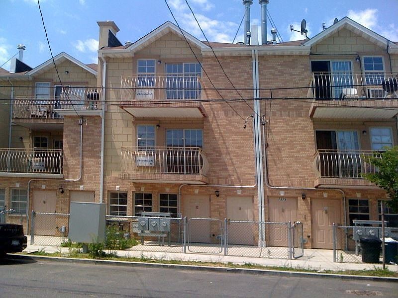 1st image of 1369 Pinson St