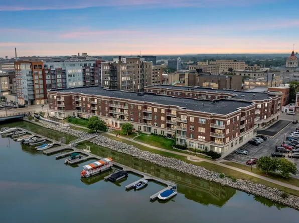 118 S Washington St APT 203B, Green Bay, WI 54301