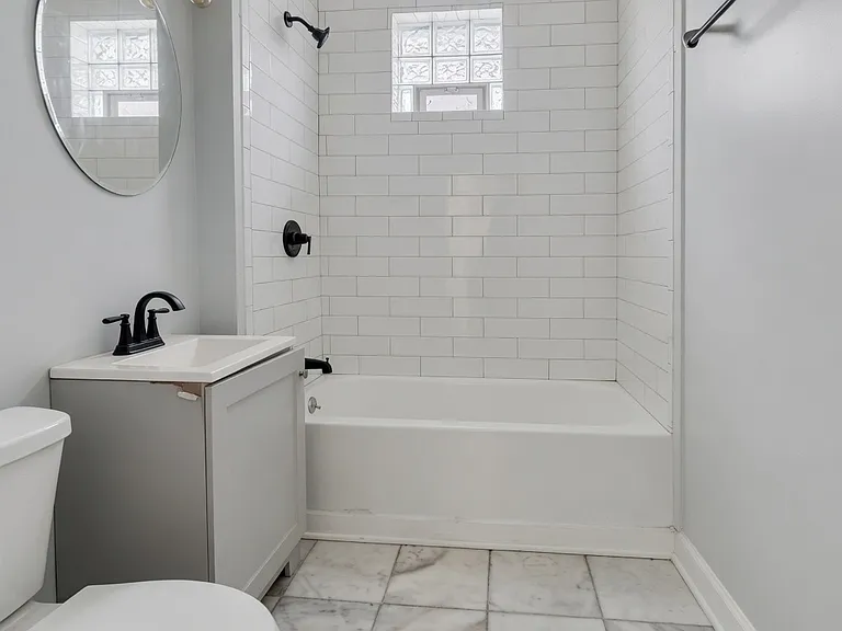 3649 W Montrose Ave #1H — Photo 2