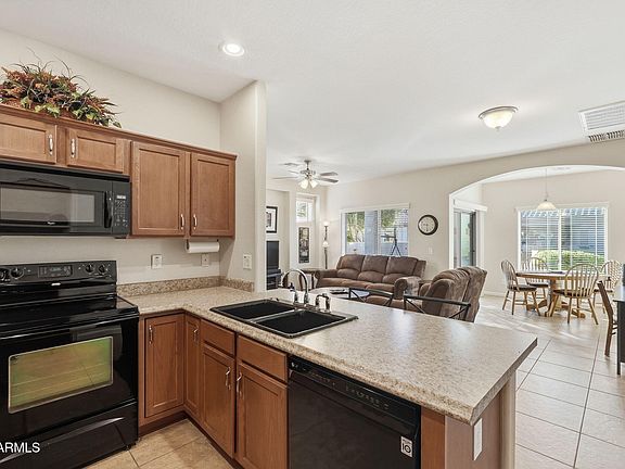 5th image of 1547 E MELROSE Drive