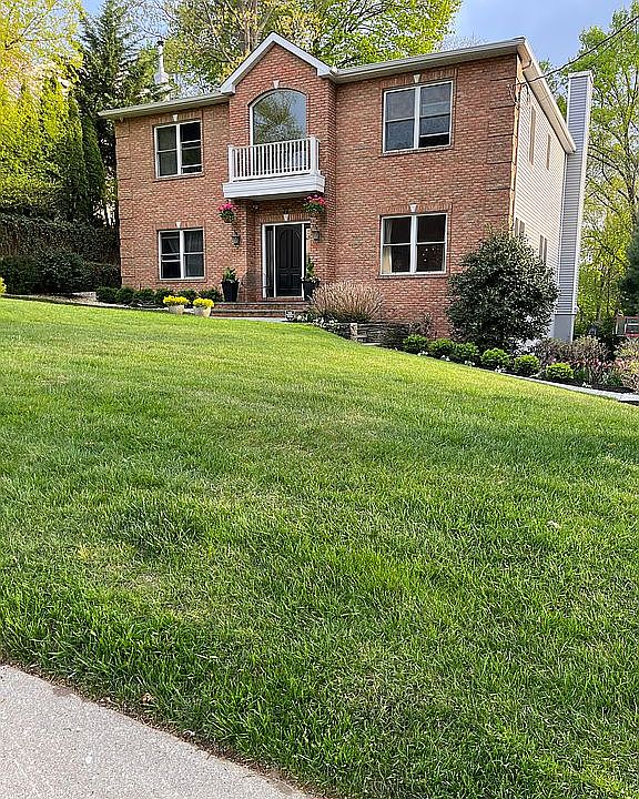 1st image of 27 Sycamore Dr