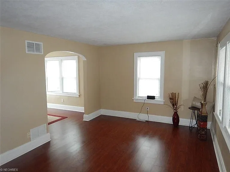 457 Lamont St — Photo 12