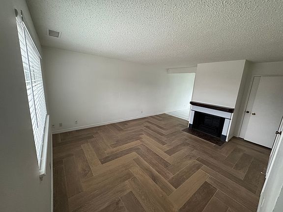 Enter into the Living room with brand new woodlook tile in a herringbone pattern!