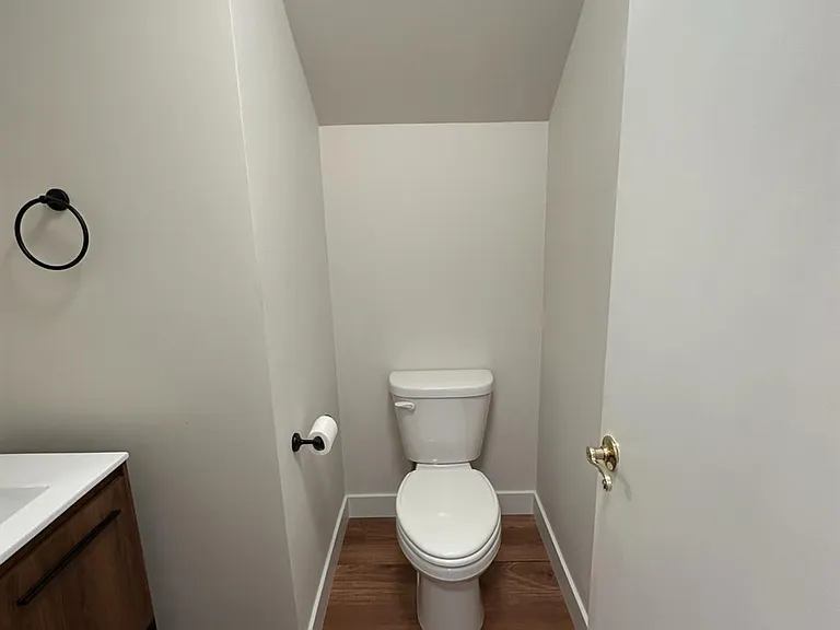 813 E Mockingbird Ln — Photo 7