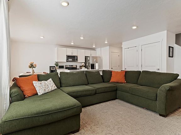 4th image of 1195 W Hidden Spring Dr