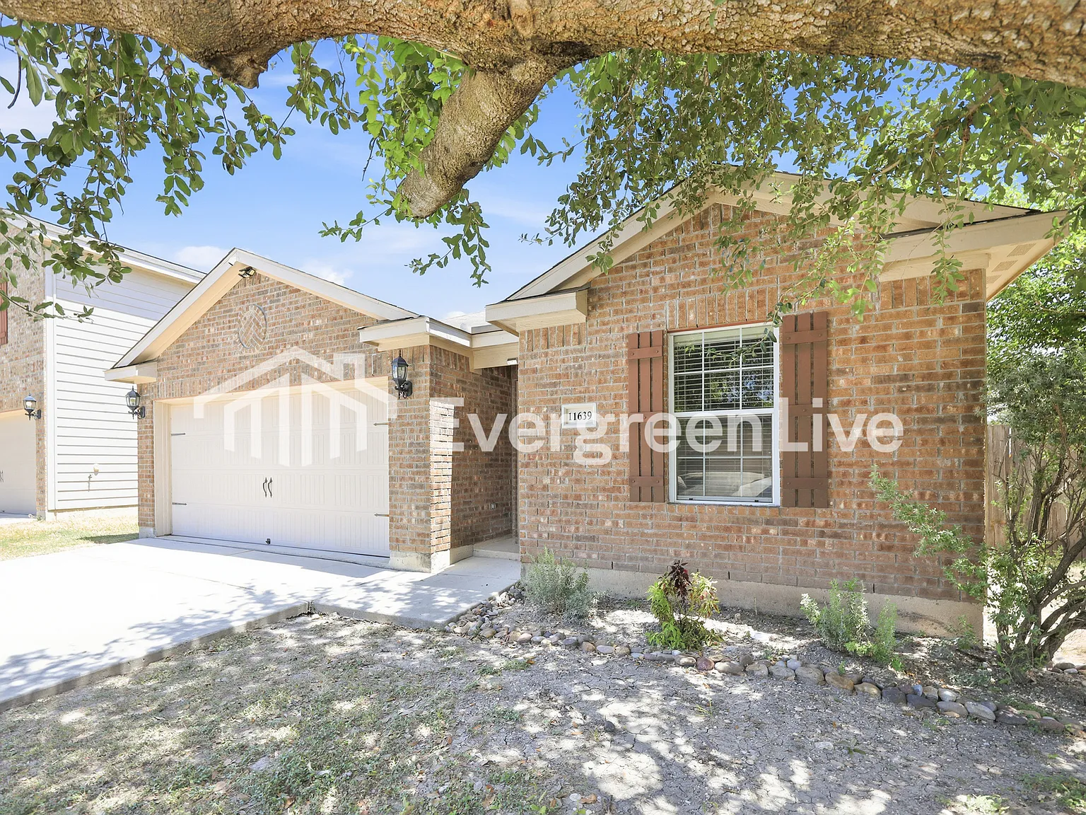 3 bed, 2.0 bath, 1404 sqft, $1,445 — Photo 2