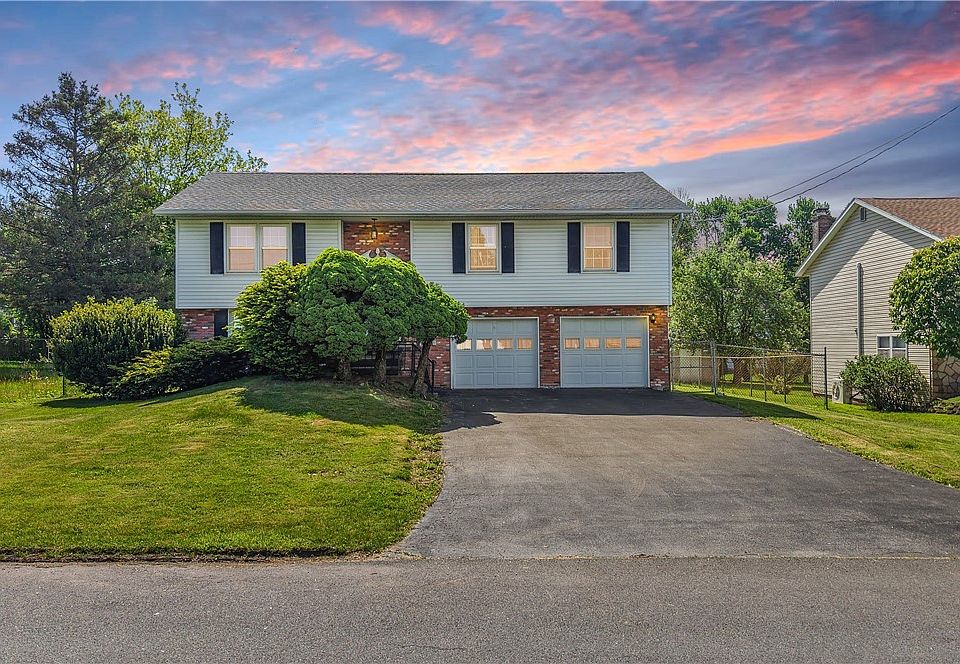 1st image of 514 Woodburne Dr