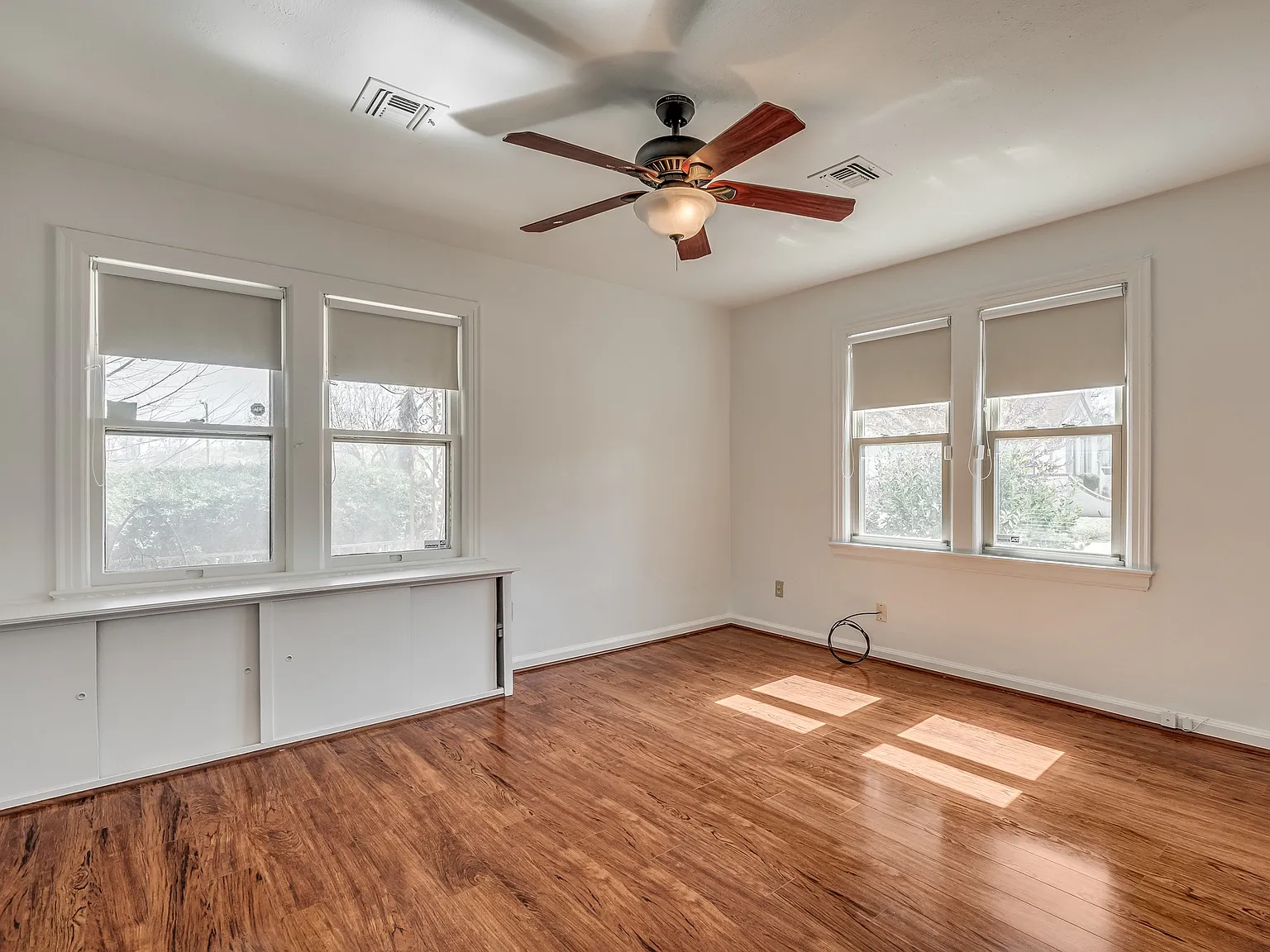 3 bed, 1.5 bath, 1457 sqft, $1,800 — Photo 4