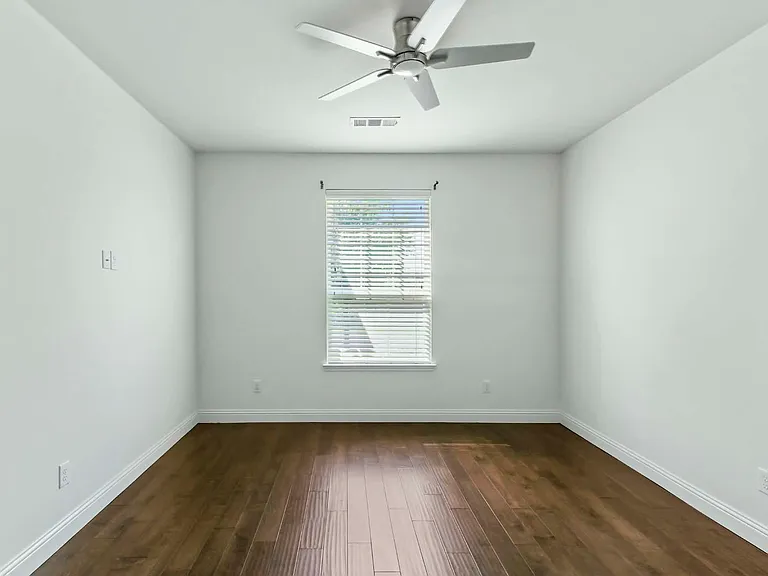 4424 Overbrook Dr — Photo 10