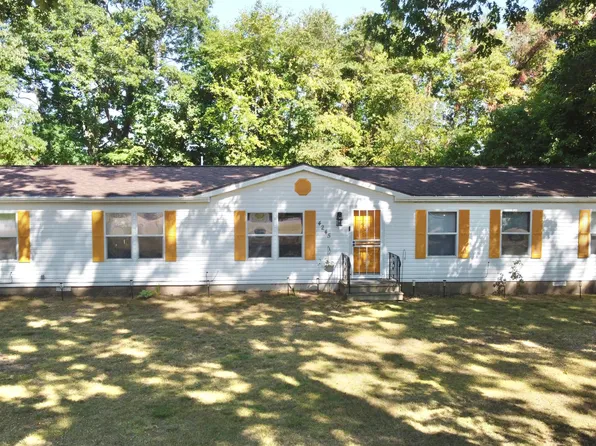 4245 Echo Rd, Benton Harbor, MI 49022