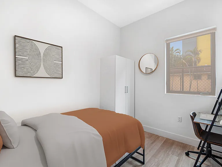 Plum Apartments — Photo 15