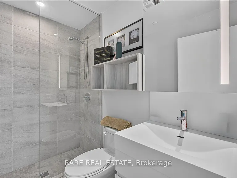 39 Mary St #1810 — Photo 26