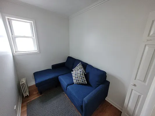 Rented by Halvatzis Realty | media 5