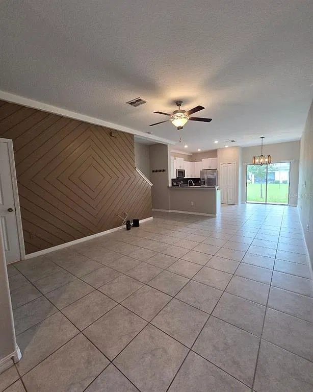 3 bed, 2.5 bath, 1701 sqft, $2,300 — Photo 4