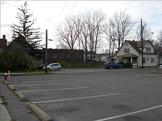 5th image of 205 John St