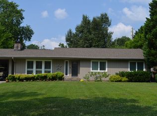 2 Fairhills Dr, Chattanooga, TN 37405