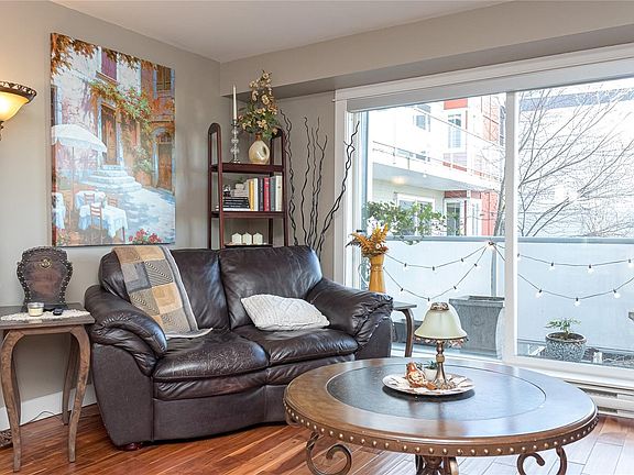 3rd image of 1315 Esquimalt Rd #312