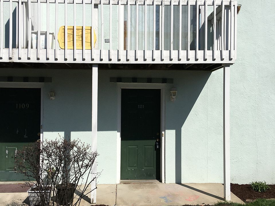 1st image of 1111 Greenwood Cir