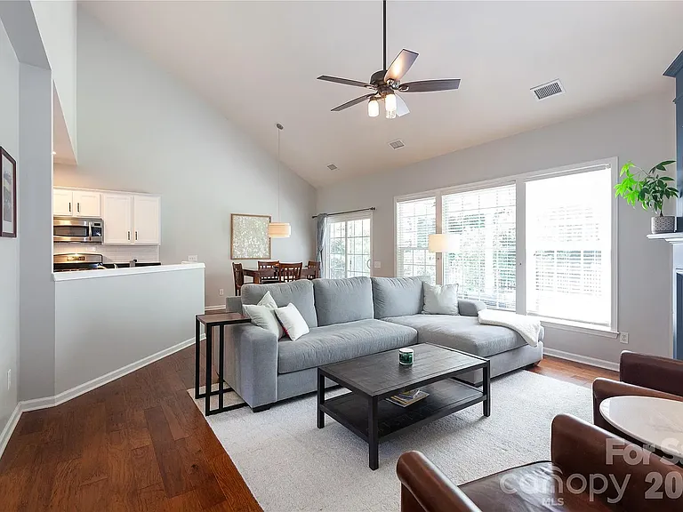 2304 Coltsgate Rd — Photo 11