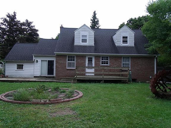 3rd image of 118 Dunton Ave