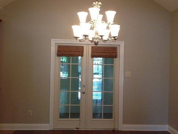 4th image of 300 Southlake Cir