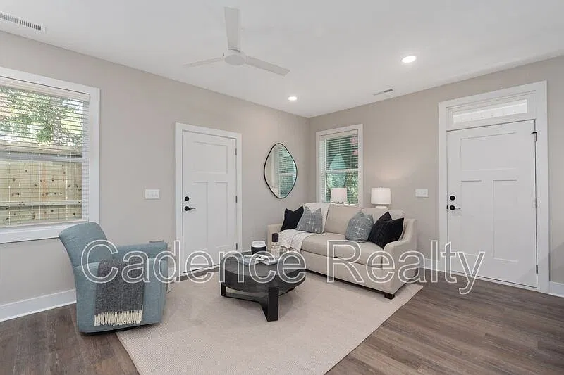 2 bed, 2.5 bath, 1240 sqft, $1,900 — Photo 2