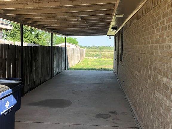 3rd image of 304 Whitewing Dr