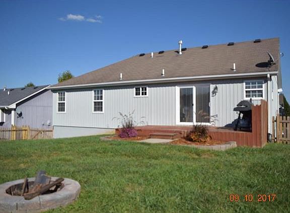 3rd image of 846 SW Lee Ann Dr
