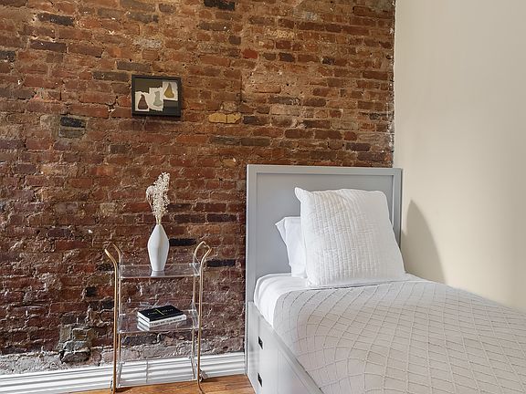 5th image of 181 Thompson St APT 19