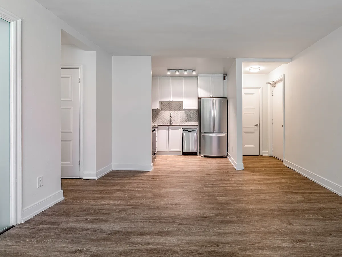 2406 Queen St E — Photo 3