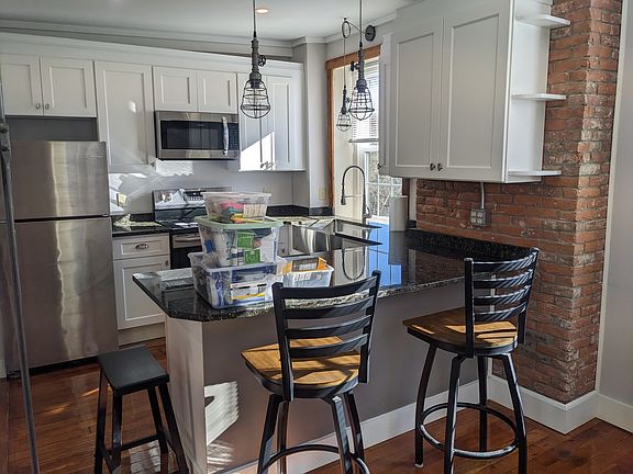 4th image of 1 Sutton St #2E