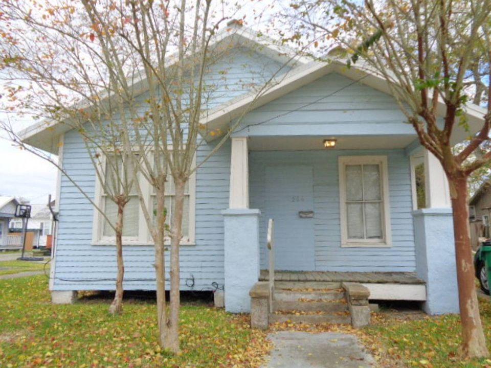 1st image of 504 4th St