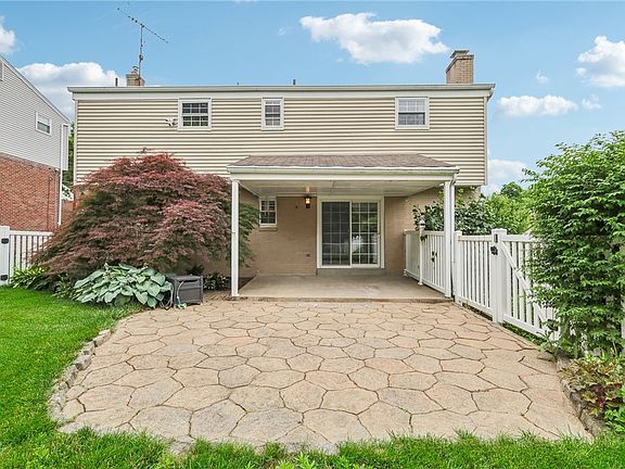 2nd image of 7055 Lawrence Dr
