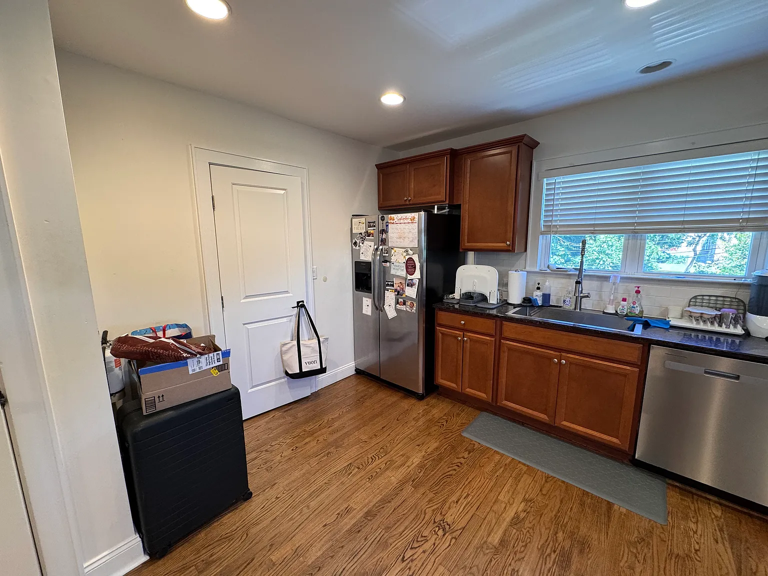 3 bed, 1500 sqft, $4,500 — Photo 2