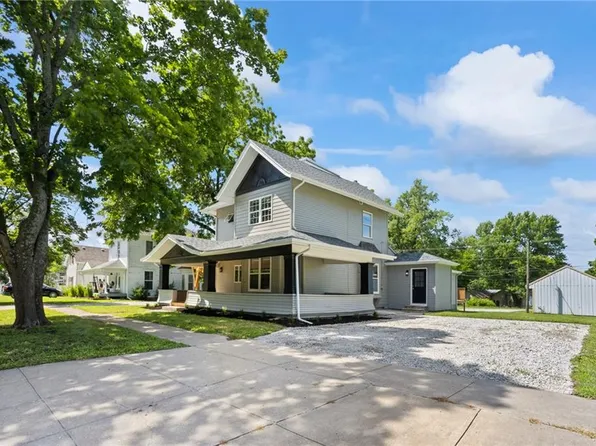 414 W 4th St, Cameron, MO 64429