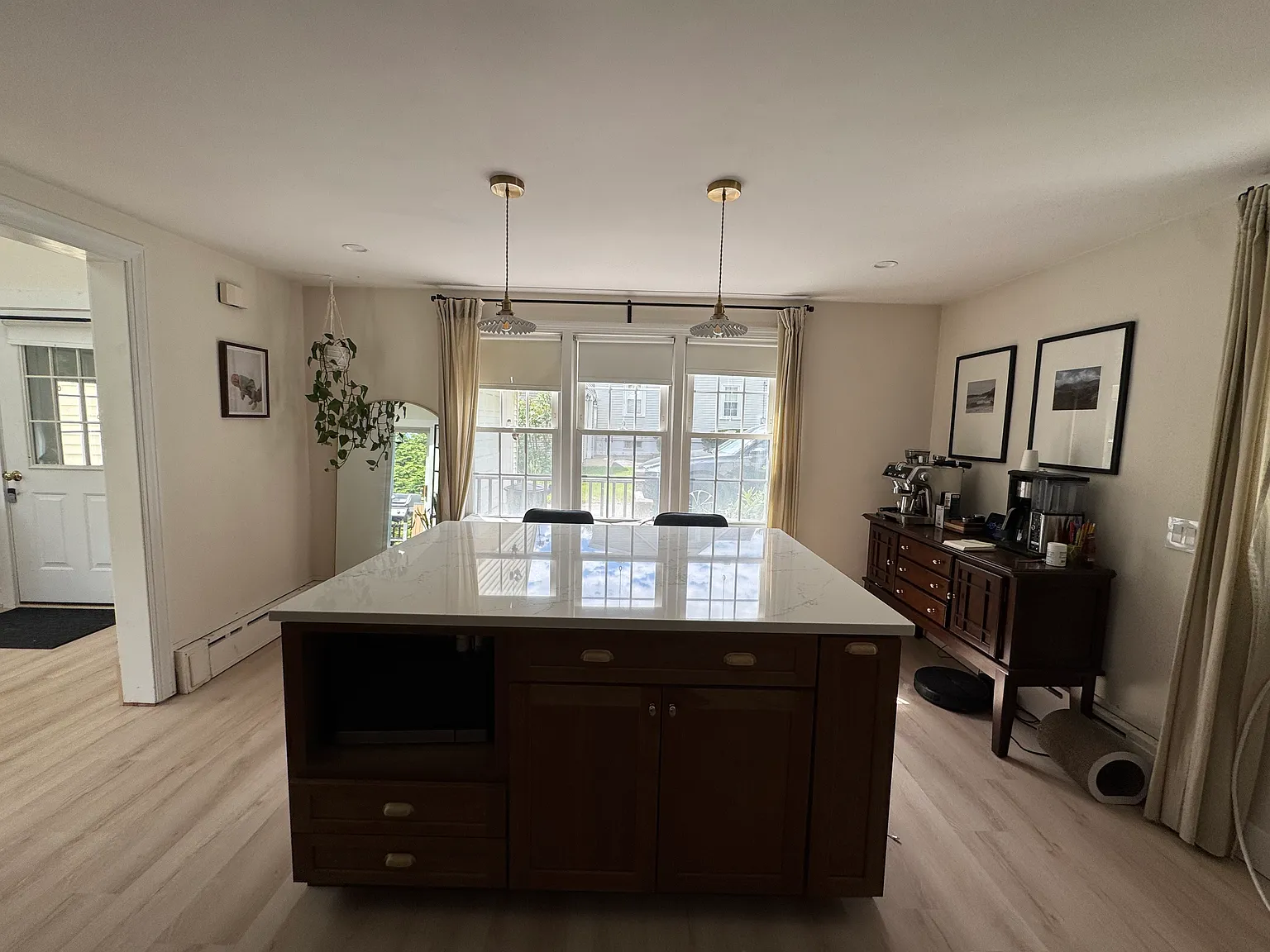 3 bed, 1.5 bath, 1403 sqft, $3,600 — Photo 2