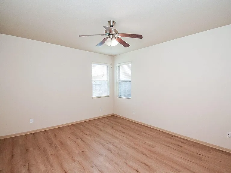 2106 Harmon Crest Ct — Photo 18