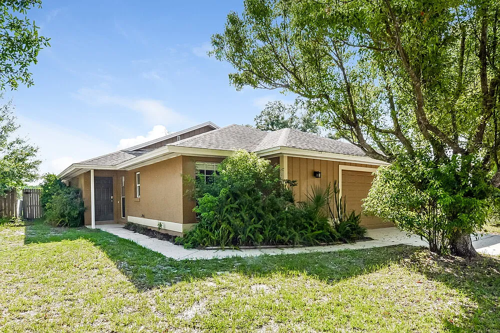 4 bed, 2.0 bath, 1519 sqft, $2,635 — Photo 3