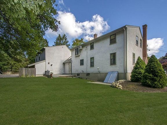 3rd image of 11 Hillside Dr