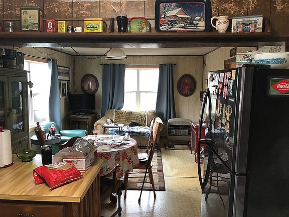 Kit #2 w eat/living room