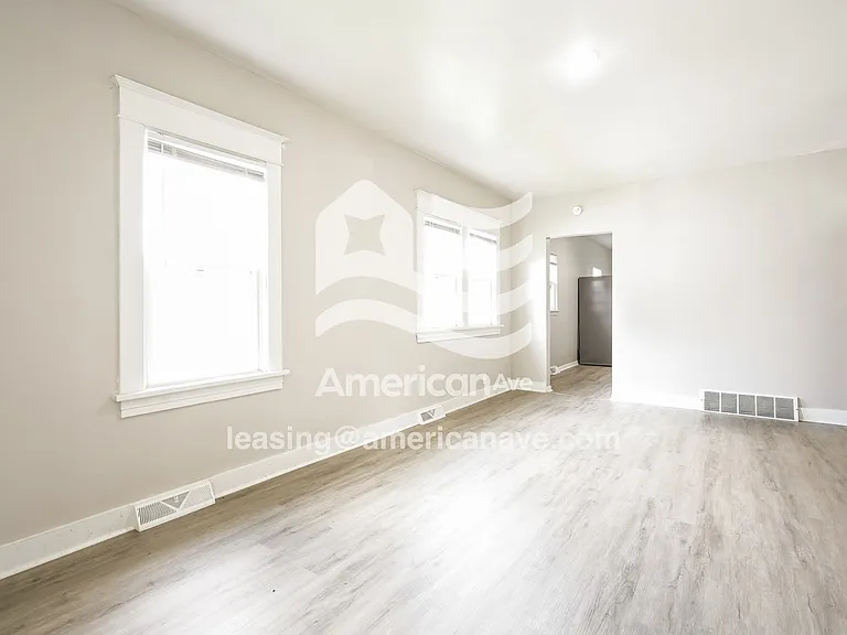1498486_003_wm_-_living_room_13078007.jpg