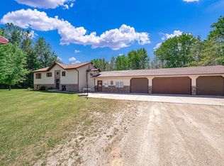 106 Clover Ln, Plymouth, WI 53073