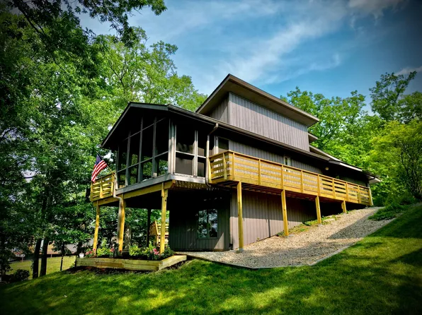 11690 W Maple Dr, Columbus, IN 47201