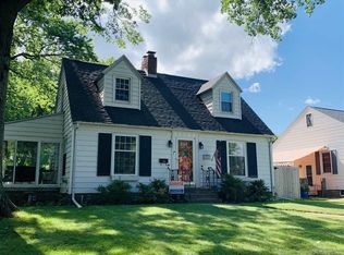 1318 Elmore Ave, Bettendorf, IA