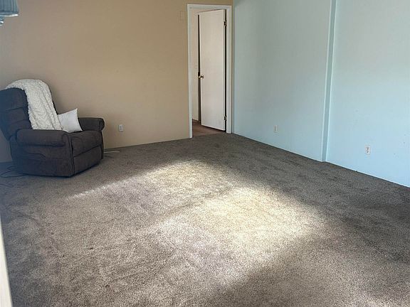 4th image of 10370 S Winter Ave