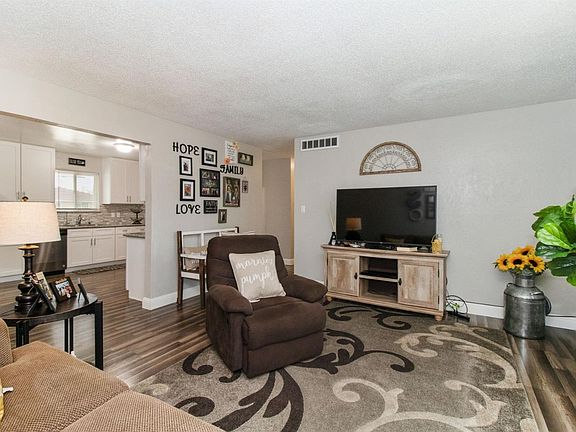 4th image of 5047 E Carmen Ave
