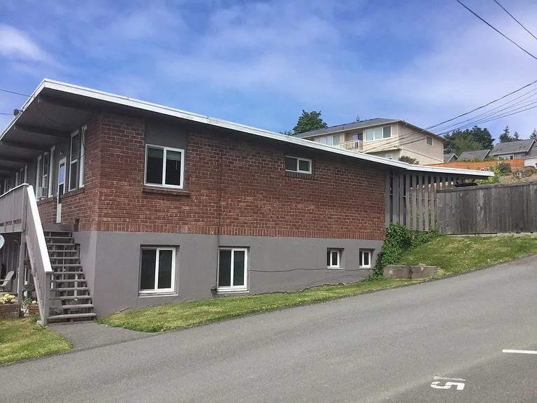 8415 Park Dr #6 — Photo 2