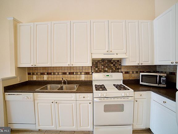 3rd image of 501 Hungerford Dr APT 319