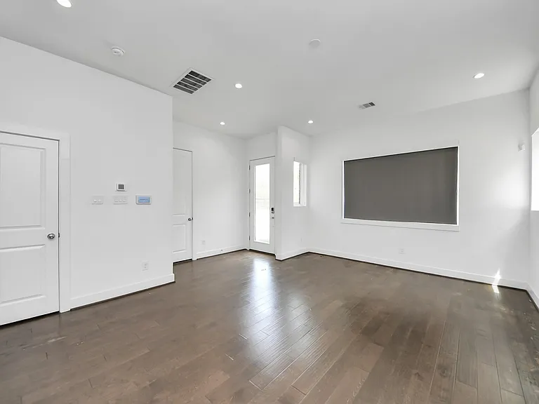 5823 Dolores St — Photo 39